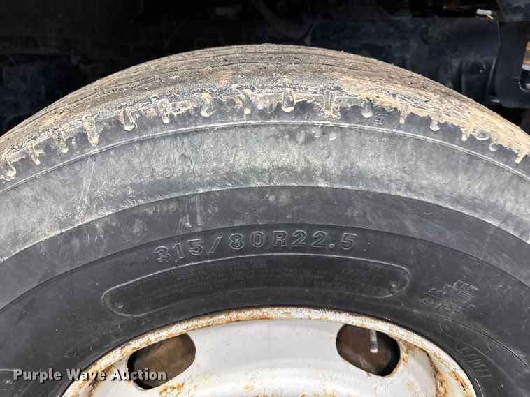 image for item EA2186 1998 Ford L8501 dump truck