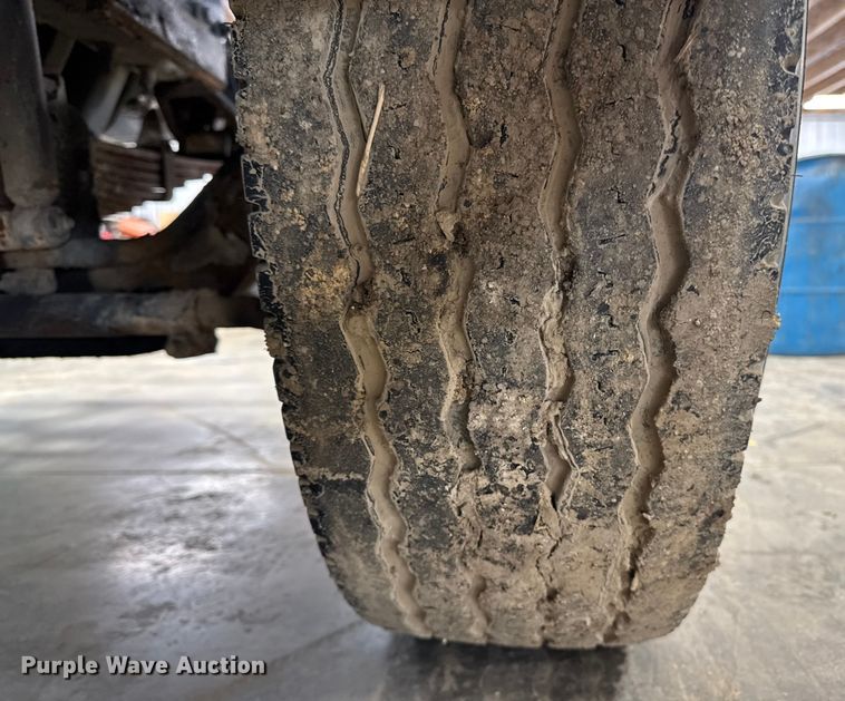 image for item EA2186 1998 Ford L8501 dump truck