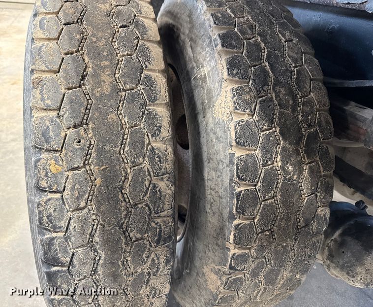 image for item EA2186 1998 Ford L8501 dump truck