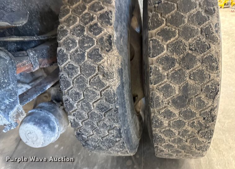 image for item EA2186 1998 Ford L8501 dump truck