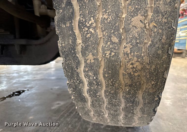 image for item EA2186 1998 Ford L8501 dump truck