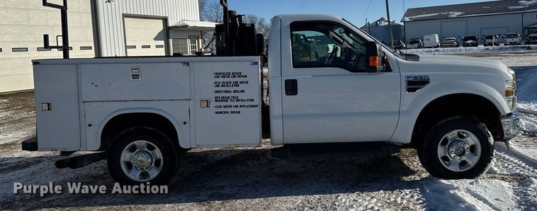 image for item EA2187 2009 Ford F250 Super Duty XL utility bed pickup truck