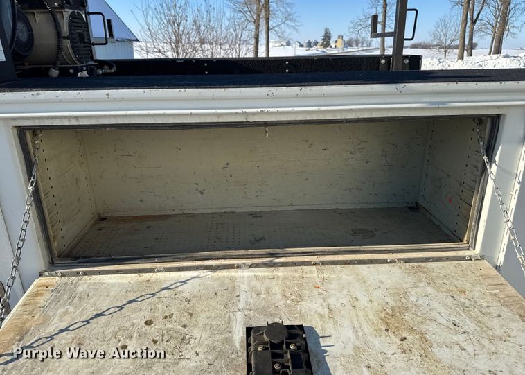 image for item EA2187 2009 Ford F250 Super Duty XL utility bed pickup truck