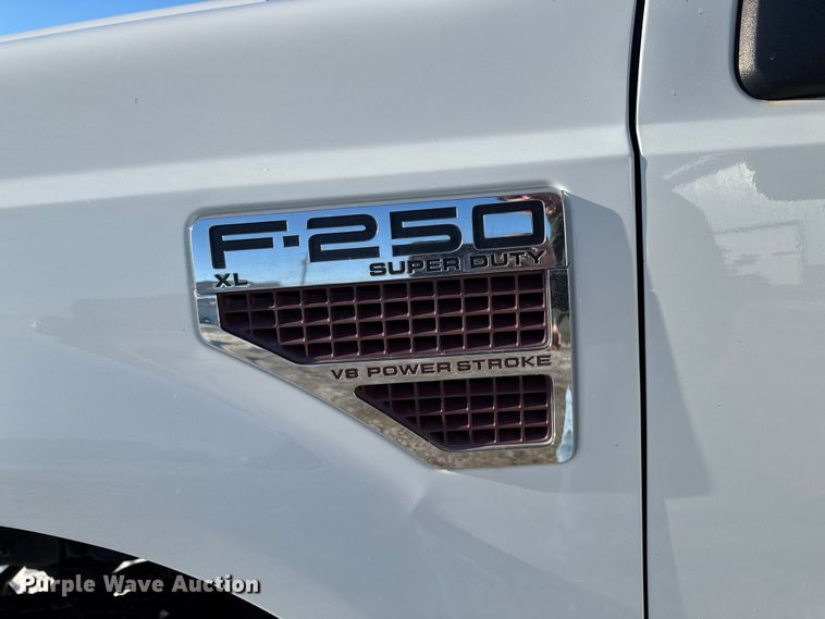 image for item EA2187 2009 Ford F250 Super Duty XL utility bed pickup truck