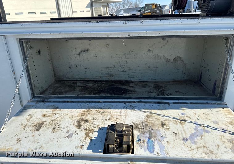 image for item EA2187 2009 Ford F250 Super Duty XL utility bed pickup truck