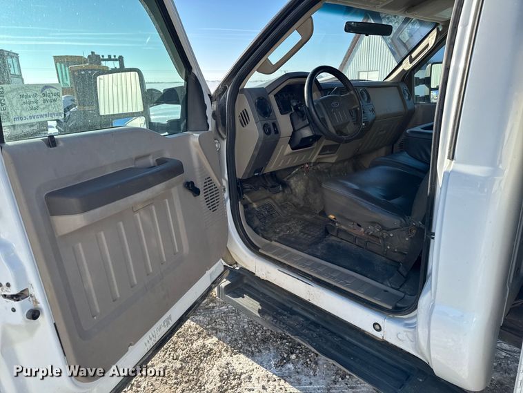 image for item EA2187 2009 Ford F250 Super Duty XL utility bed pickup truck