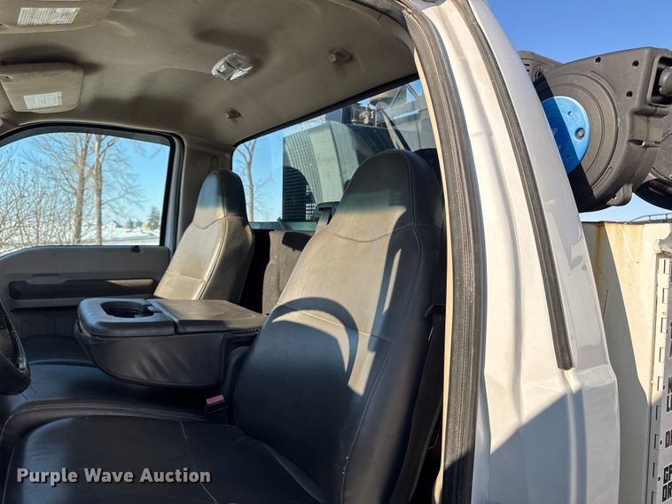 image for item EA2187 2009 Ford F250 Super Duty XL utility bed pickup truck