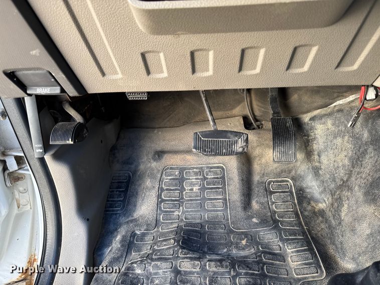 image for item EA2187 2009 Ford F250 Super Duty XL utility bed pickup truck