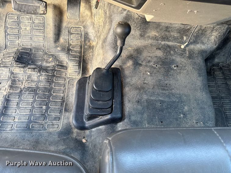 image for item EA2187 2009 Ford F250 Super Duty XL utility bed pickup truck