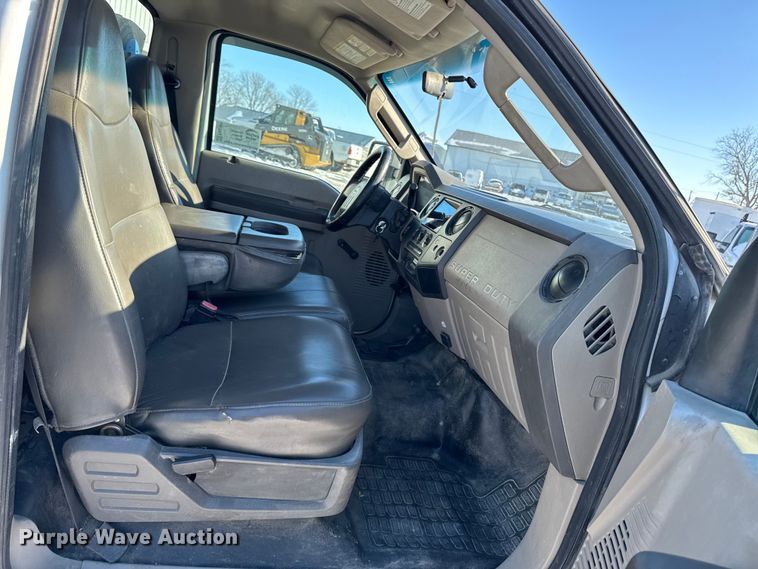 image for item EA2187 2009 Ford F250 Super Duty XL utility bed pickup truck