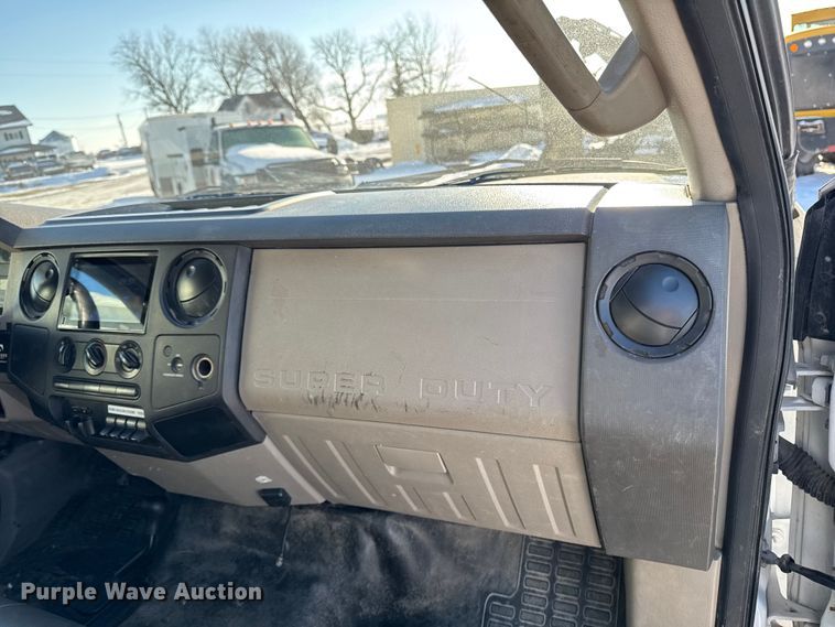 image for item EA2187 2009 Ford F250 Super Duty XL utility bed pickup truck