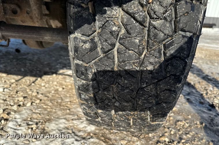 image for item EA2187 2009 Ford F250 Super Duty XL utility bed pickup truck