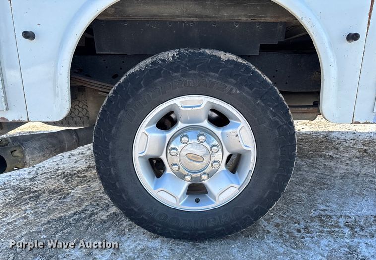 image for item EA2187 2009 Ford F250 Super Duty XL utility bed pickup truck