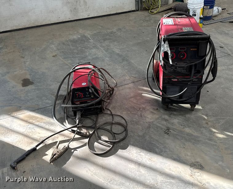 image for item EA2189 Lincoln Electric  Power Mig 225 welder