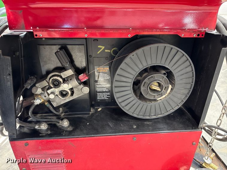 image for item EA2189 Lincoln Electric  Power Mig 225 welder