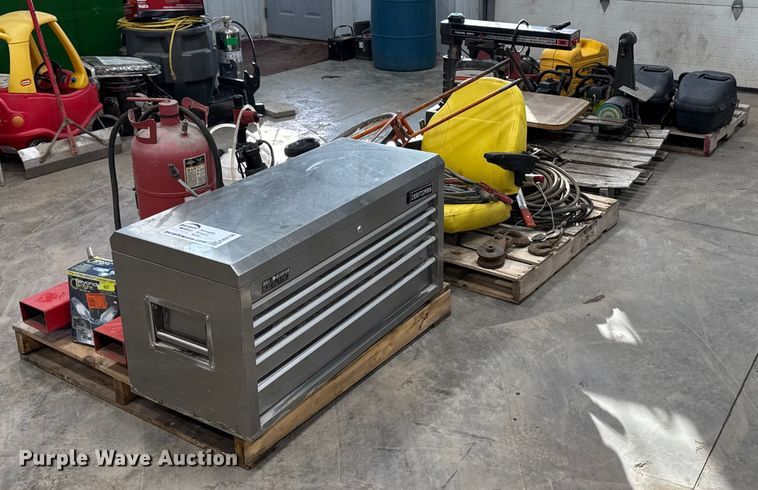 image for item EA2190 Assorted tools