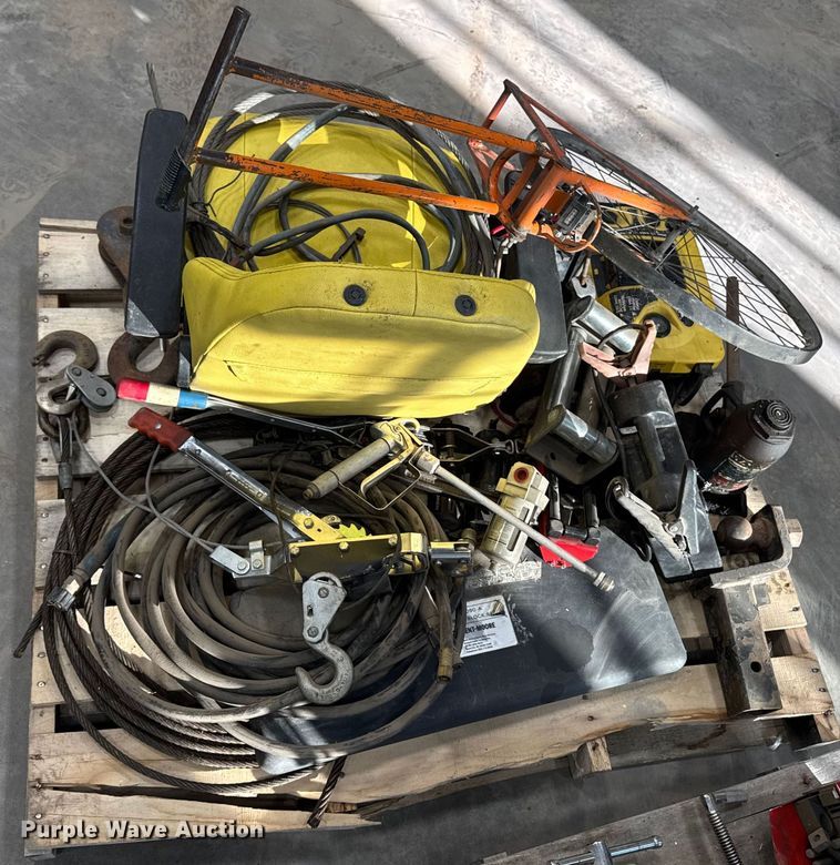 image for item EA2190 Assorted tools