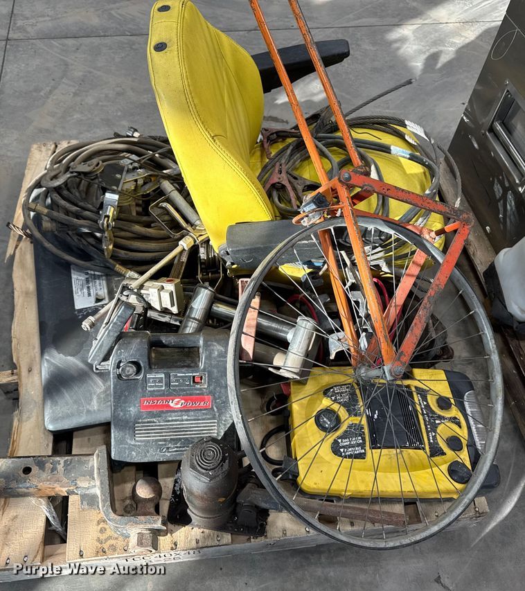 image for item EA2190 Assorted tools