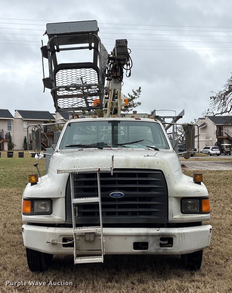 image for item EA7789 1995 Ford F700 bucket truck