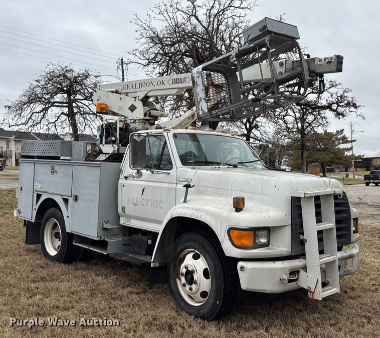 image for item EA7789 1995 Ford F700 bucket truck