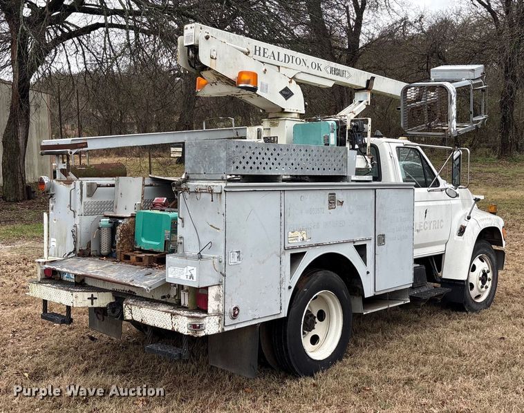 image for item EA7789 1995 Ford F700 bucket truck