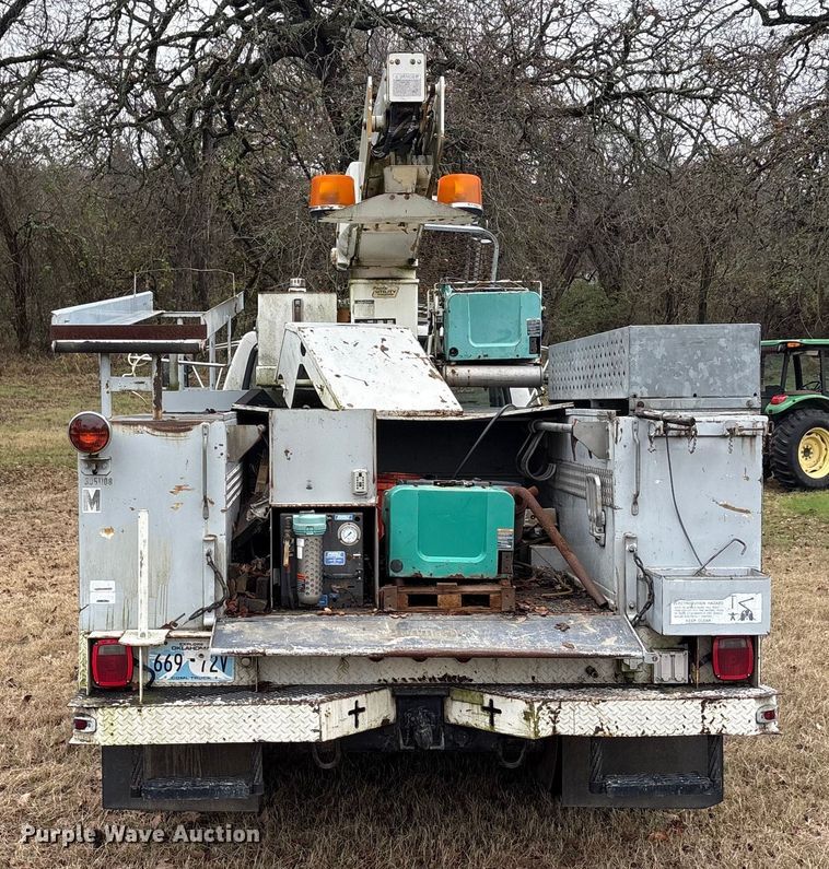 image for item EA7789 1995 Ford F700 bucket truck