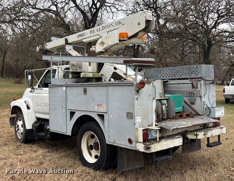 image for item EA7789 1995 Ford F700 bucket truck