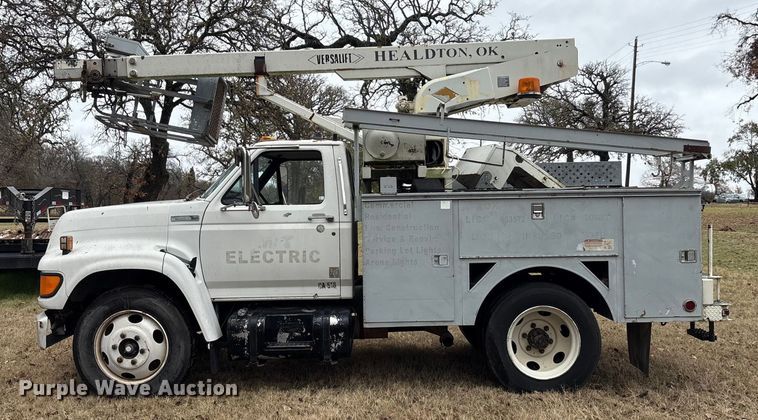 image for item EA7789 1995 Ford F700 bucket truck