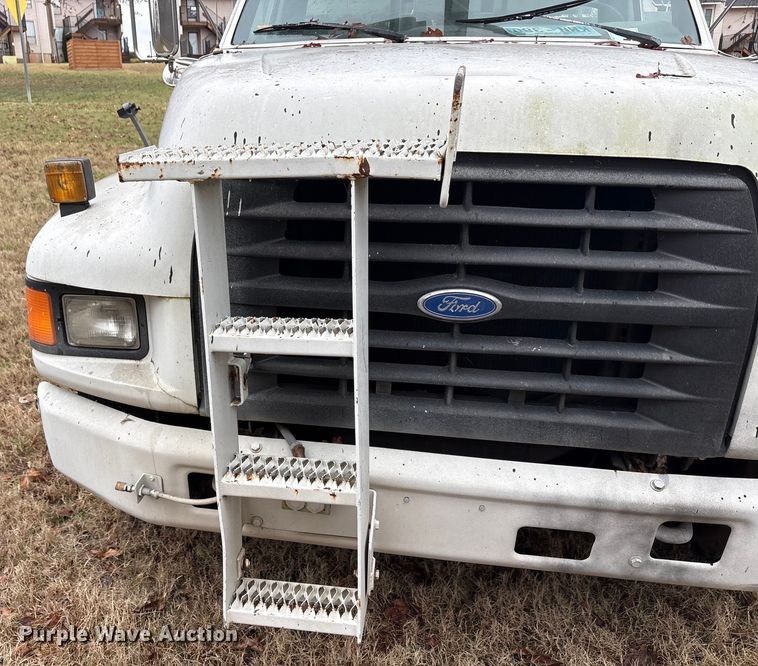 image for item EA7789 1995 Ford F700 bucket truck