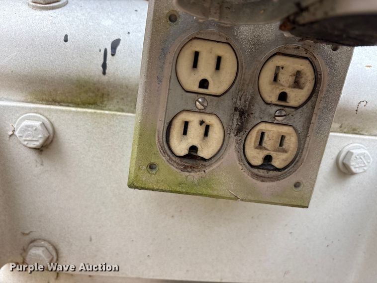 image for item EA7789 1995 Ford F700 bucket truck