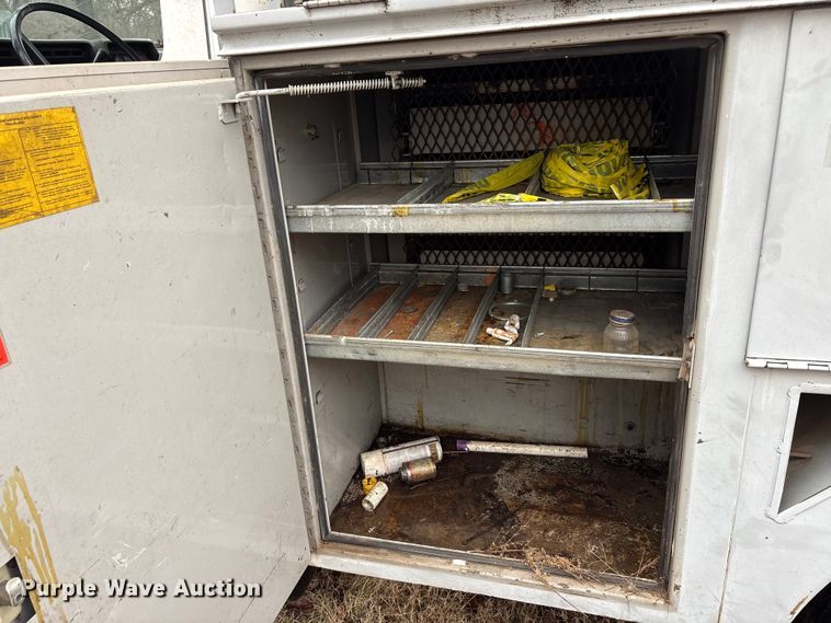 image for item EA7789 1995 Ford F700 bucket truck