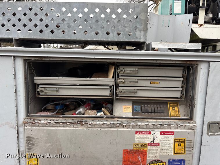 image for item EA7789 1995 Ford F700 bucket truck