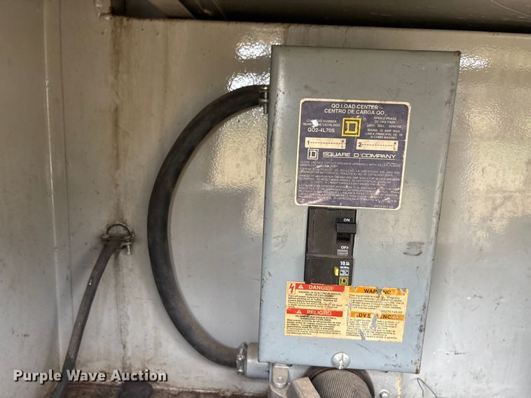 image for item EA7789 1995 Ford F700 bucket truck