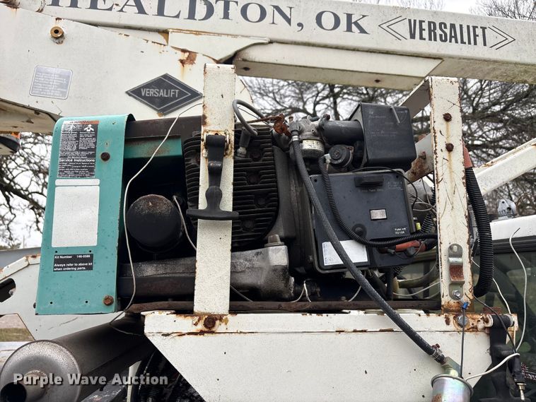 image for item EA7789 1995 Ford F700 bucket truck