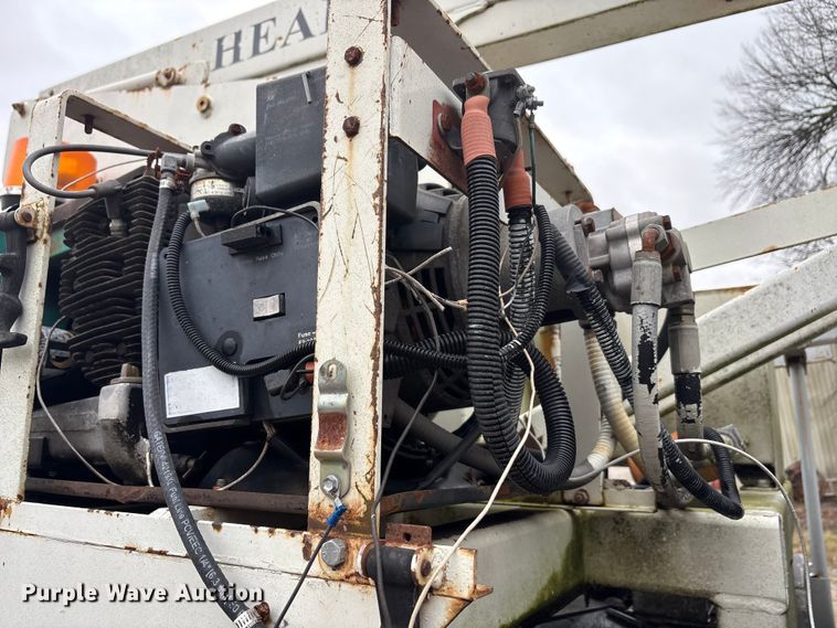 image for item EA7789 1995 Ford F700 bucket truck