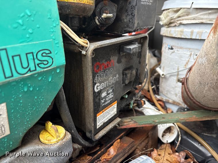 image for item EA7789 1995 Ford F700 bucket truck