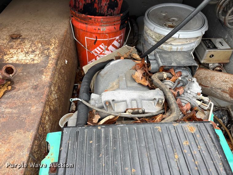 image for item EA7789 1995 Ford F700 bucket truck