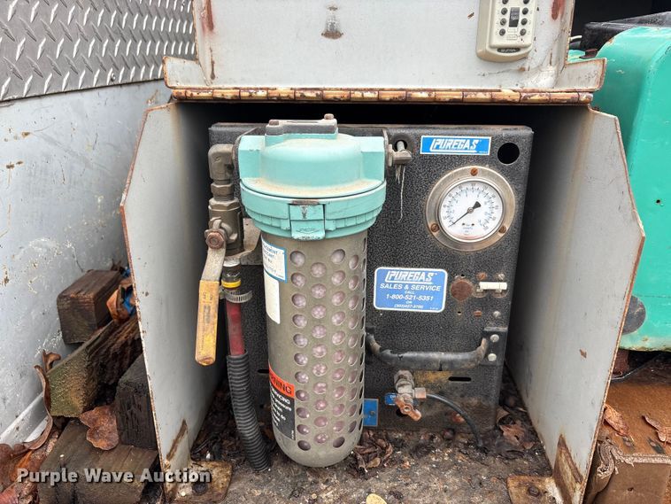 image for item EA7789 1995 Ford F700 bucket truck