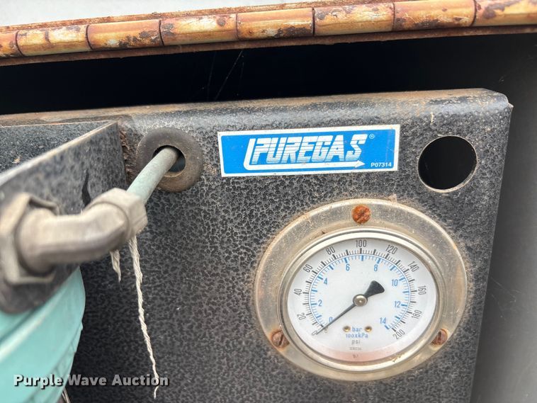 image for item EA7789 1995 Ford F700 bucket truck