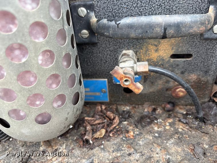 image for item EA7789 1995 Ford F700 bucket truck