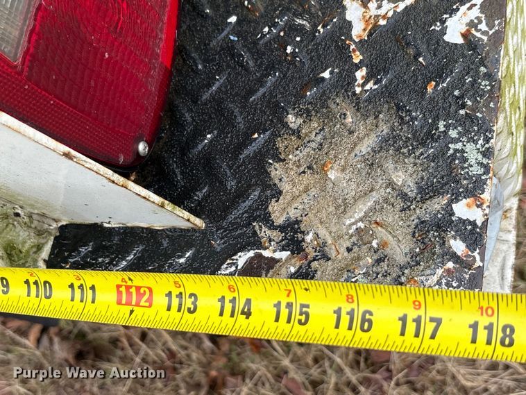 image for item EA7789 1995 Ford F700 bucket truck