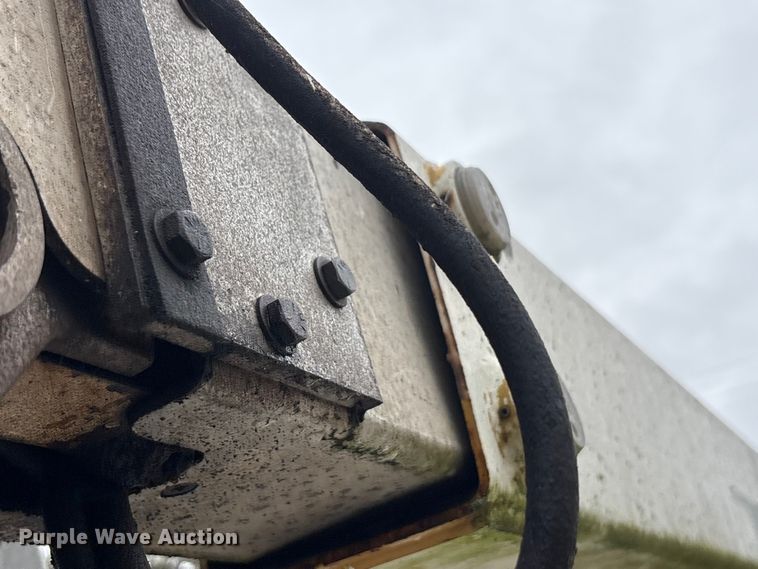 image for item EA7789 1995 Ford F700 bucket truck