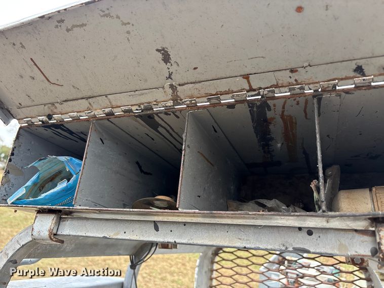 image for item EA7789 1995 Ford F700 bucket truck