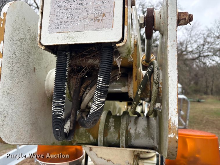 image for item EA7789 1995 Ford F700 bucket truck