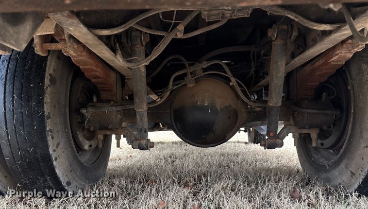 image for item EA7789 1995 Ford F700 bucket truck