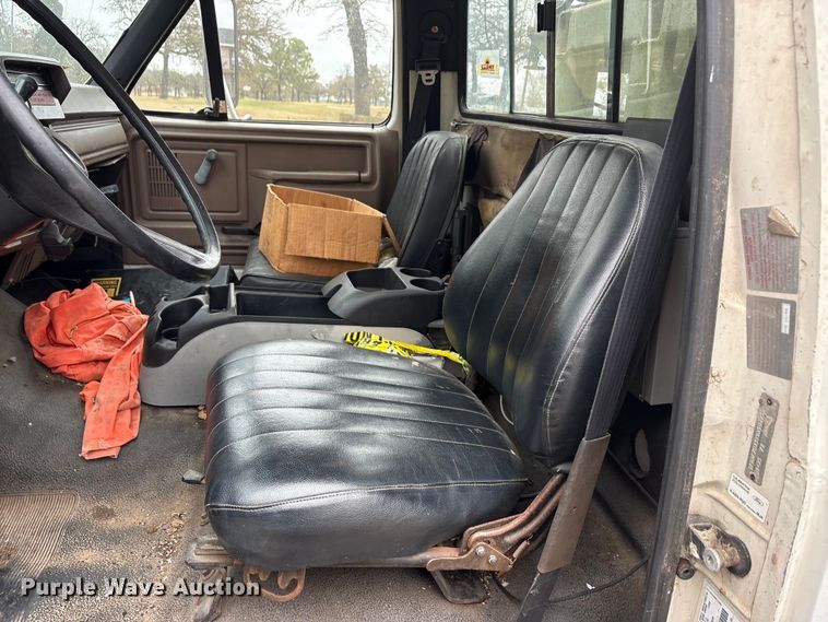 image for item EA7789 1995 Ford F700 bucket truck