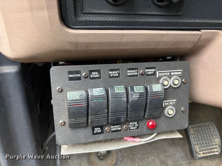 image for item EA7789 1995 Ford F700 bucket truck