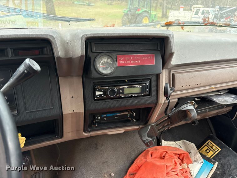 image for item EA7789 1995 Ford F700 bucket truck