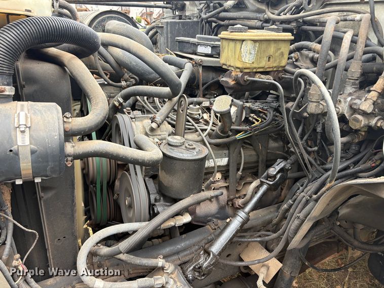 image for item EA7789 1995 Ford F700 bucket truck