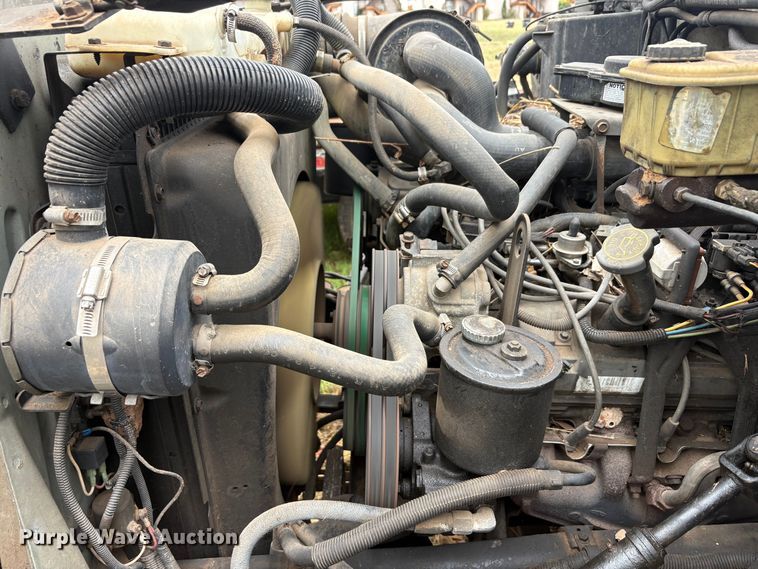 image for item EA7789 1995 Ford F700 bucket truck